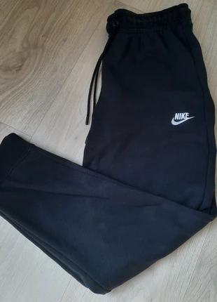 Jogging Nike club noir / taille M, marke: Nike, zustand: Sehr gut, größe: M, 16,00 €, 17,50 € inklusive Vinted-Käuferschutz