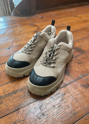 Sneakers beige et noir, marque: Monki, état: Très bon état, taille: 36, 6,00 €, 7,00 € Protection acheteurs incluse