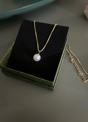 Chaîne dorée 26cm et perle synthétique, merk: Inconnu, staat: Nieuw zonder prijskaartje, € 2,00, € 2,80 inclusief Kopersbescherming