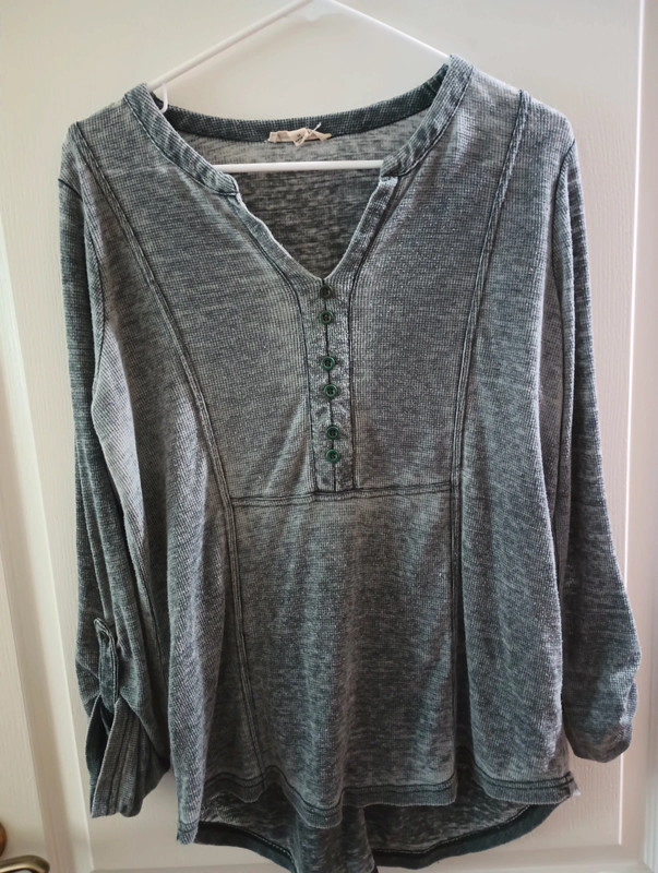 Gray Long sleeve knit shirt 1