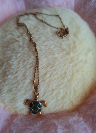 Collier pendentif tortue – doré & vert, brand: Fantaisie, condition: Very good, €2.10, €2.91 includes Buyer Protection