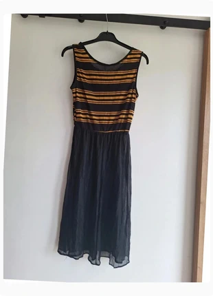 Robe sans manches rayée noire et jaune t40, état: Très bon état, taille: L / 40 / 12, 5,95 €, 6,95 € Protection acheteurs (Pro) incluse