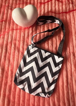 Jolie sacoche noir et blanche, condizioni: Nuovo senza cartellino, €5.00, €5.95 include la Protezione acquisti