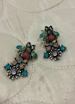 Brincos elegantes coloridos com pendente inseto, estado: Muito bom, €4.00, €4.90 inclui Proteção do Comprador