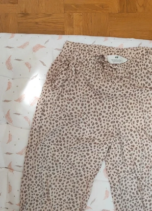 Pantalon fluide H&M 4 ans, merk: H&M, staat: Nieuw zonder prijskaartje, maat: 4 jaar / 104 cm, € 3,00, € 3,85 inclusief Kopersbescherming