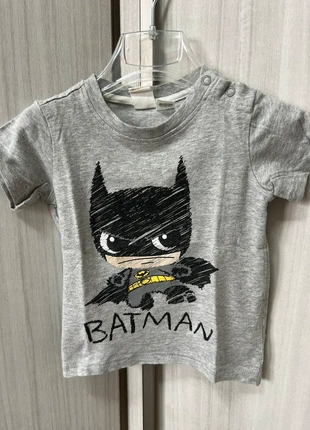 Maglietta Batman, marke: H&M, zustand: Sehr gut, größe: 9-12 Monate / 74, 3,00 €, 3,85 € inklusive Vinted-Käuferschutz
