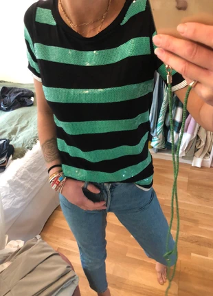 Tshirt à sequins mango , marque: Mango, état: Très bon état, taille: XS / 34 / 6, 5,00 €, 5,95 € Protection acheteurs incluse