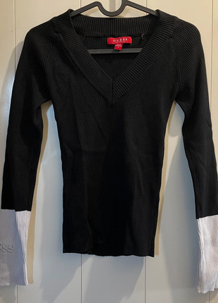 Pull bicolore noir et blanc Guess S, brand: GUESS, condition: New without tags, size: S / 36 / 8, 10.00 €, 11.20 € includes Buyer Protection