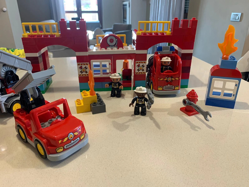 Caserma dei pompieri e Autogru dei pompieri Lego DUPLO