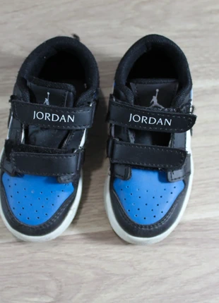 👟 Baskets Jordan bleu et noir bébé, marke: Nike Air, zustand: Sehr gut, größe: 23, 15,00 €, 16,45 € inklusive Vinted-Käuferschutz