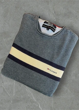 Pull col rond Tommy Hilfiger logo brodé bleu clair M, marca: Tommy Hilfiger, estado: Muy bueno, tamaño: M, 22,50 €, 24,33 € Protección al comprador incluida