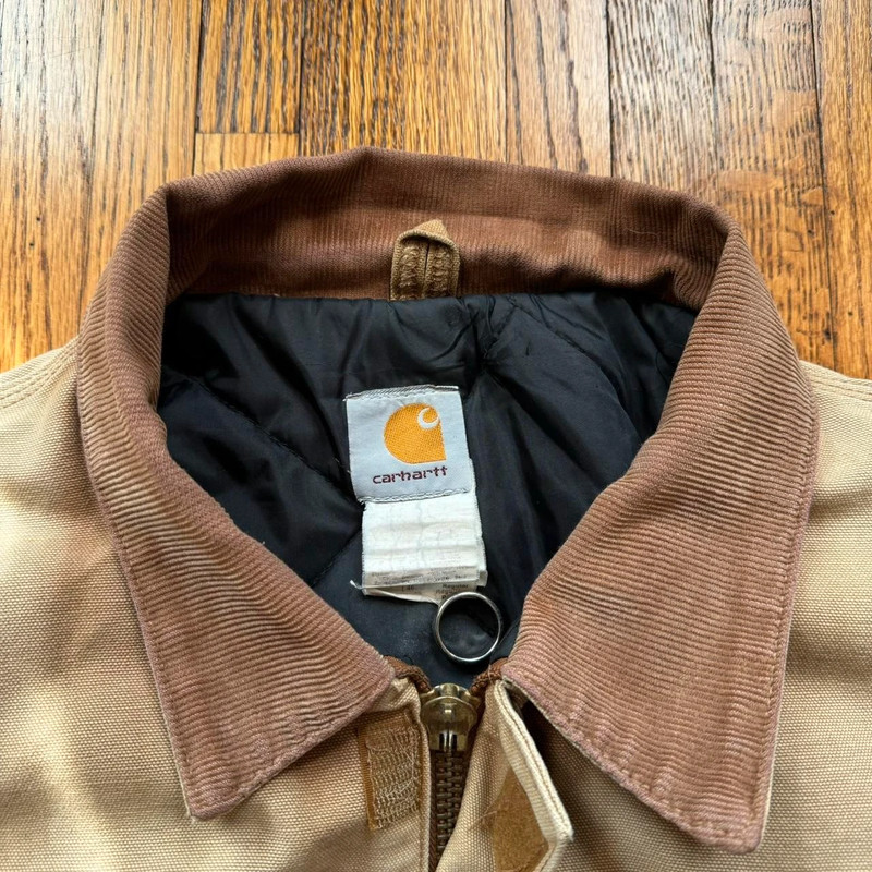 Vintage faded carhartt Detroit jacket 3