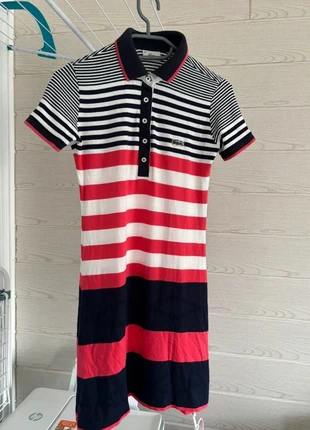 Robe Lacoste taille S en très bon état, marque: Lacoste, état: Très bon état, taille: S / 36 / 8, 20,00 €, 21,70 € Protection acheteurs incluse
