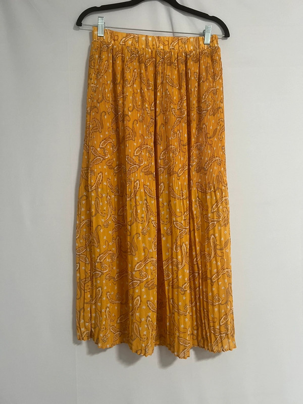 Maxi pleated skirt with slit 1