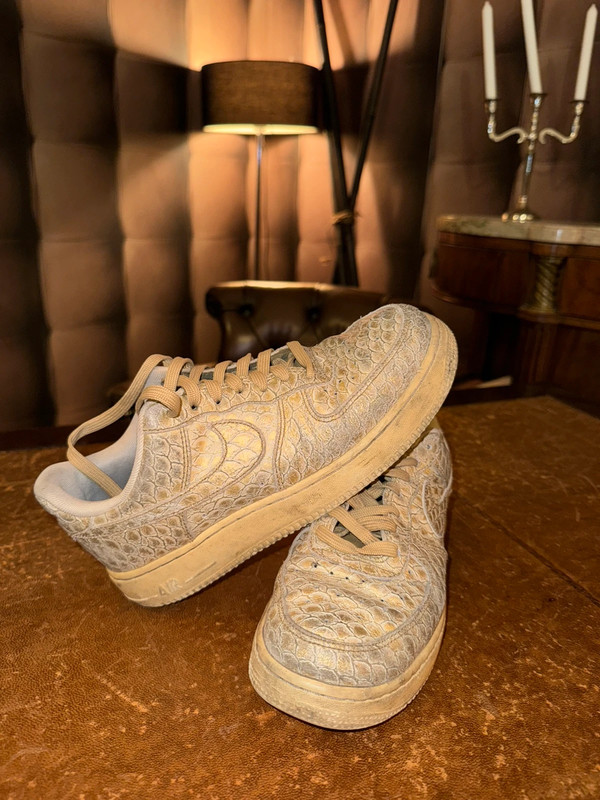 Nike air force 1 lv8 gold sales