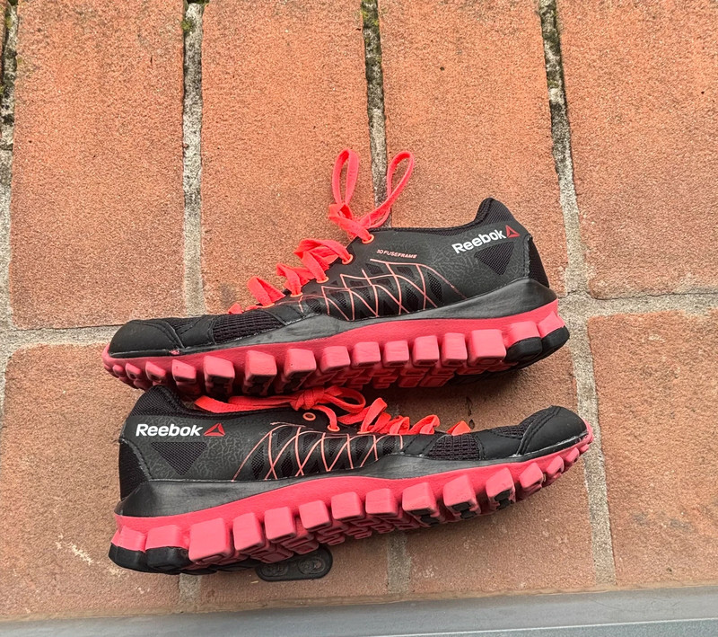 Snekers Reebok n.37 col.nero fucsia in ottime condizioni Vinted