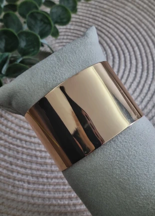 Strakke & minimalistische goudkleurige brede metalen armband/ cuff. (Maat S), condizioni: Ottime, €7.99, €9.09 include la Protezione acquisti Pro