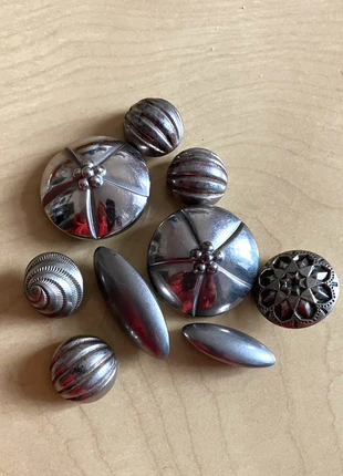 Boutons anciens métal argenté, marque: boutons, état: Très bon état, 9,00 €, 10,15 € Protection acheteurs incluse
