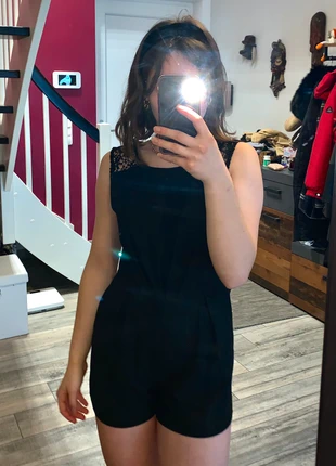 Süßer kurzer Jumpsuit mit Spitzendetails, marque: Pimkie, état: Très bon état, taille: XS / 34 / 6, 9,00 €, 10,15 € Protection acheteurs incluse