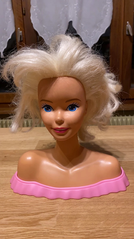 Tête de Barbie à coiffer