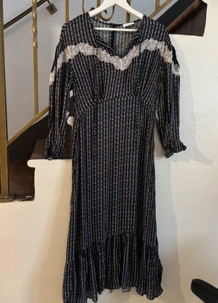 Longue robe Sandro noir fleuris T40, marque: Sandro, état: Très bon état, taille: L / 40 / 12, 40,00 €, 42,70 € Protection acheteurs incluse