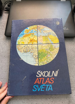 Obrázek k inzerátu: Školní atlas světa