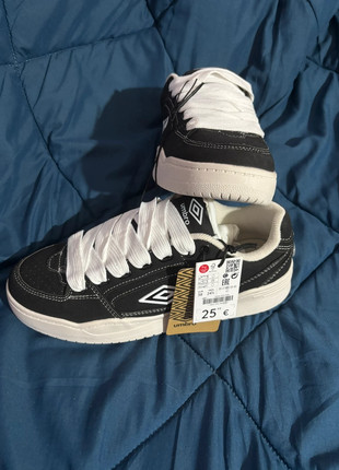 Tenis umbro lefties tamanho 38, marque: Lefties, état: Neuf avec étiquette, taille: 38, 19,00 €, 20,65 € Protection acheteurs incluse