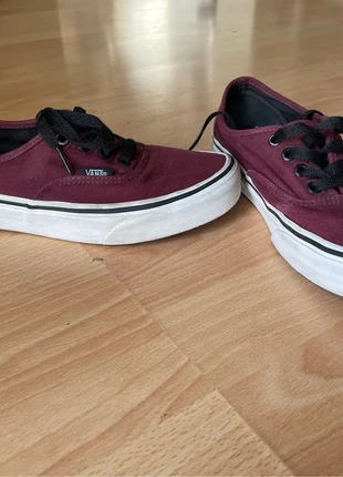 Chaussure d’été rouge bordeaux Vans lacets noirs taille 37, marke: Vans, zustand: Gut, größe: 37, 15,00 €, 16,45 € inklusive Vinted-Käuferschutz