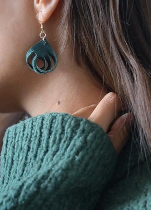 Boucles d’oreilles uniques en cuir vert sapin, marque: etsy, état: Très bon état, 15,00 €, 16,45 € Protection acheteurs incluse