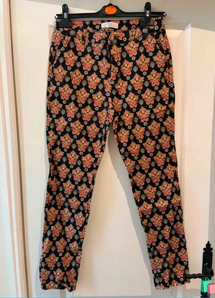 🌸 Pantalon carotte Sarah John imprimé arabesques noir et orange taille M 38 en coton et elasthane, marke: Sarah John, zustand: Sehr gut, größe: M / 38 / 10, 5,00 €, 5,95 € inklusive Vinted-Käuferschutz