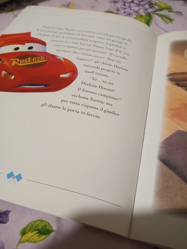 Libretto il mondo di Cars motori ruggenti Disney Pixar