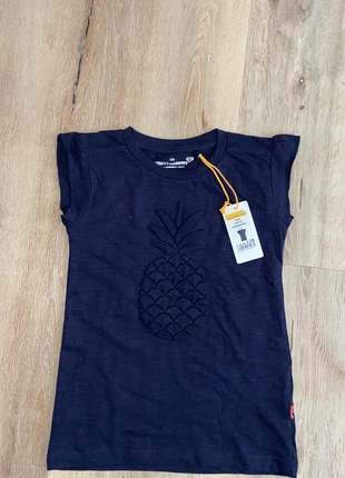 T-shirt stones and bones, merk: Stones and Bones, staat: Nieuw met prijskaartje, maat: 8 jaar / 128 cm, € 9,00, € 10,15 inclusief Kopersbescherming