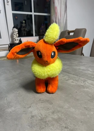 Pokémon Flamara, merk: Pokémon, staat: Heel goed, maat: 3 jaar / 98 cm, € 4,00, € 4,90 inclusief Kopersbescherming