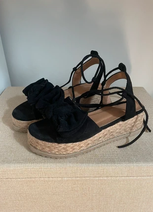 Sandales noires compensées, marque: ASOS, état: Très bon état, taille: 40, 10,00 €, 11,20 € Protection acheteurs incluse