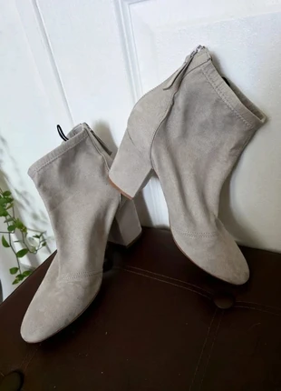 Bottines H&M en suédine beige (39), brand: H&M, condizioni: Ottime, taglia: 39, €10.00, €11.20 include la Protezione acquisti