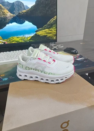 On Running Cloudmonster, merk: On Running, staat: Nieuw zonder prijskaartje, maat: 39, € 84,00, € 88,90 inclusief Kopersbescherming