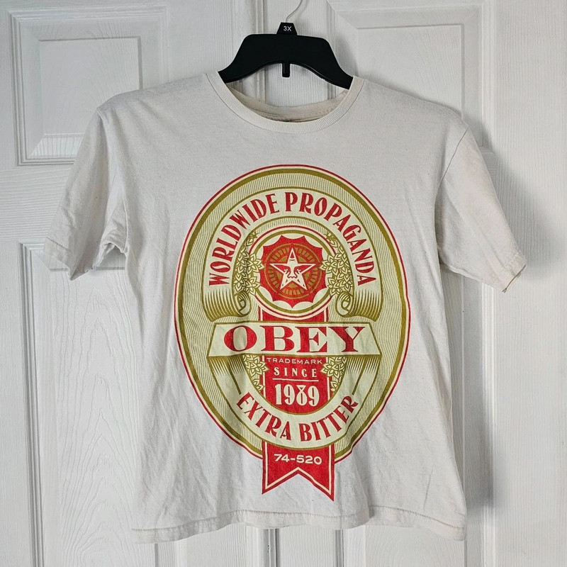 Obey tshirt
Size small 1