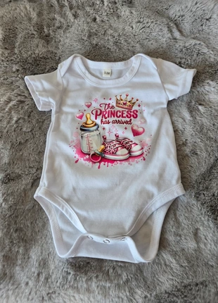 Body 62 princess has arrived, merk: Princess, staat: Nieuw zonder prijskaartje, maat: 3-6 maanden / 62 cm, € 3,99, € 4,89 inclusief Kopersbescherming