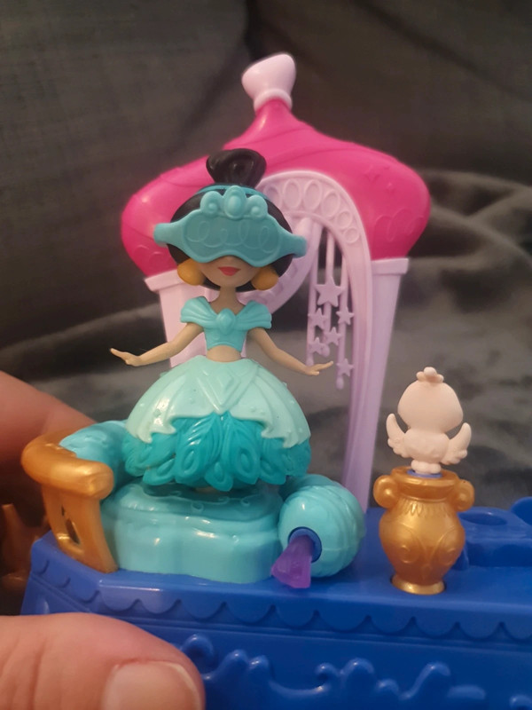 Mini princesse Disney Jasmine et son tapis