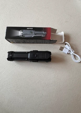 Handige zaklamp, merk: NO LABEL, staat: Nieuw zonder prijskaartje, € 9,50, € 10,68 inclusief Kopersbescherming