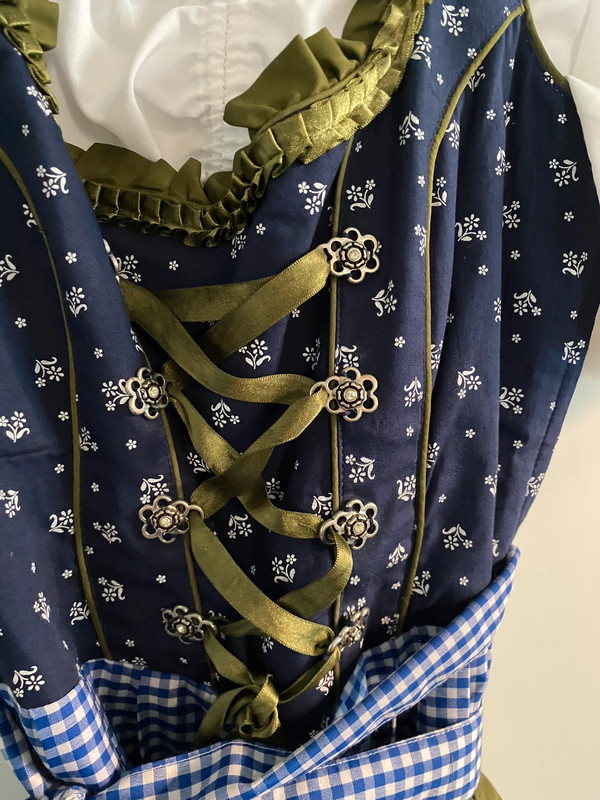 Dirndl / Tracht – mit Bluse – grün-blau 4