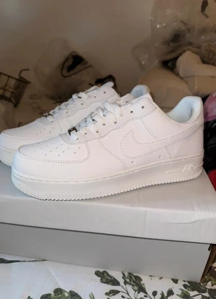 Nike Air Force 1 Triple White – 42, marque: Nike, état: Neuf avec étiquette, taille: 42, 105,90 €, 111,90 € Protection acheteurs incluse