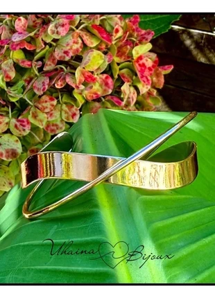 Bracelet doré en acier inoxydable croisé - Uhaina Bijoux, marque: Uhaina Bijoux, état: Neuf avec étiquette, 9,00 €, 10,15 € Protection acheteurs (Pro) incluse