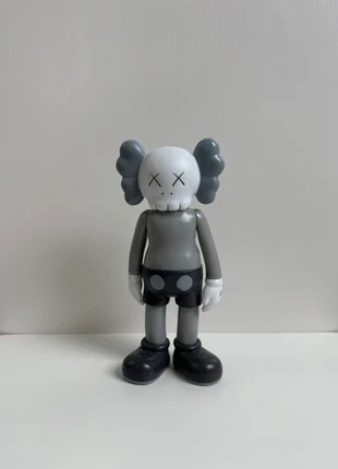 Kaws Companion Grau, 2017, ca. 19 cm, Lackiertes Cast Vinyl Collector Sammler Skulptur, marque: Kaws, état: Très bon état, taille: Taille unique, 25,00 €, 26,95 € Protection acheteurs incluse