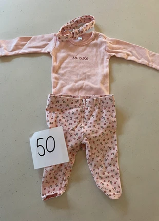 Setje met haarband 50, marque: Zeeman, état: Très bon état, taille: Jusqu'à 1 mois / 50 cm, 4,50 €, 5,43 € Protection acheteurs incluse