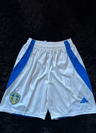 Pantaloncini calcio Leeds United, brand: adidas, condizioni: Nuovo senza cartellino, taglia: S, €14.00, €15.40 include la Protezione acquisti