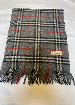 Écharpe Burberry gris vintage, marke: Burberry, zustand: Neu, 50,00 €, 53,20 € inklusive Vinted-Käuferschutz