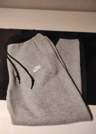 Jogging Nike Tech Fleece taille M porté 2 fois, marke: Nike, zustand: Sehr gut, größe: M, 45,00 €, 47,95 € inklusive Vinted-Käuferschutz