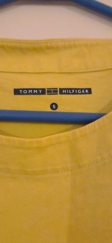 T-shirt jaune Tommy Hilfiger logo diagonal - photo numéro 9