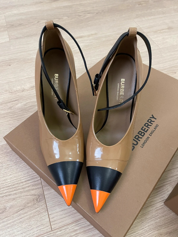 Burberry sale pumps orange